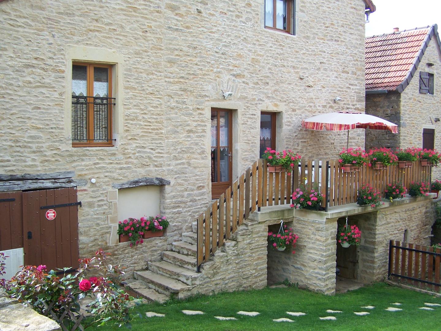 Le gite et sa terrasse