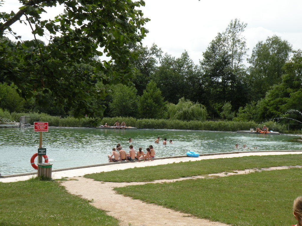 Piscine naturelle du village, situ&eacute;e &agrave; 500m de la roulotte