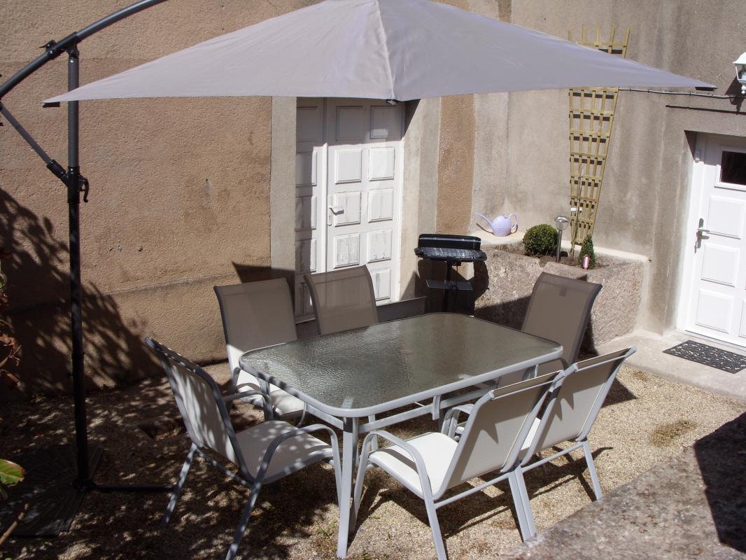Terrasse &agrave; l'arri&egrave;re de la maison