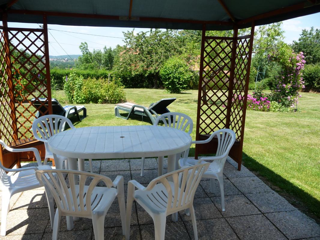 jardin avec tonnelle