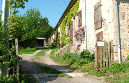 G&icirc;te n&deg;725 Saint-Prix - Sa&ocirc;ne-et-Loire - Entr&eacute;e du g&icirc;te