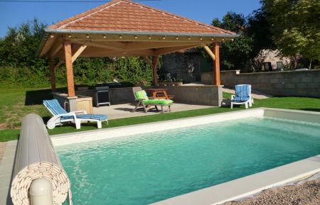 G&icirc;te n&deg;1035 Lugny - Sa&ocirc;ne-et-Loire - piscine chauff&eacute;e avec volet roulant de protection pour les enfants (profondeur 1m50)